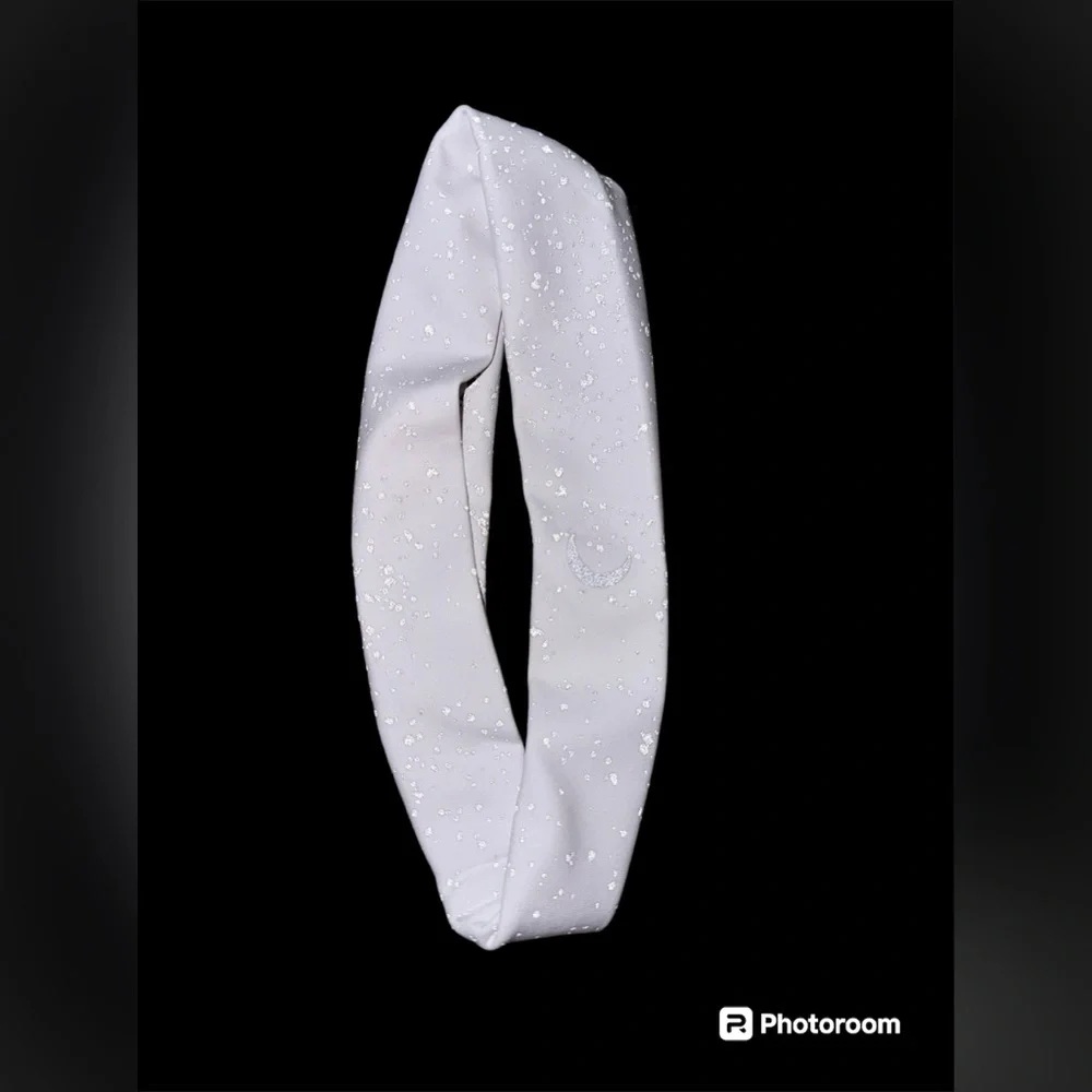 ZYIA White Reflective Light n Tight Headband 676 NWT - Picture 12 of 13